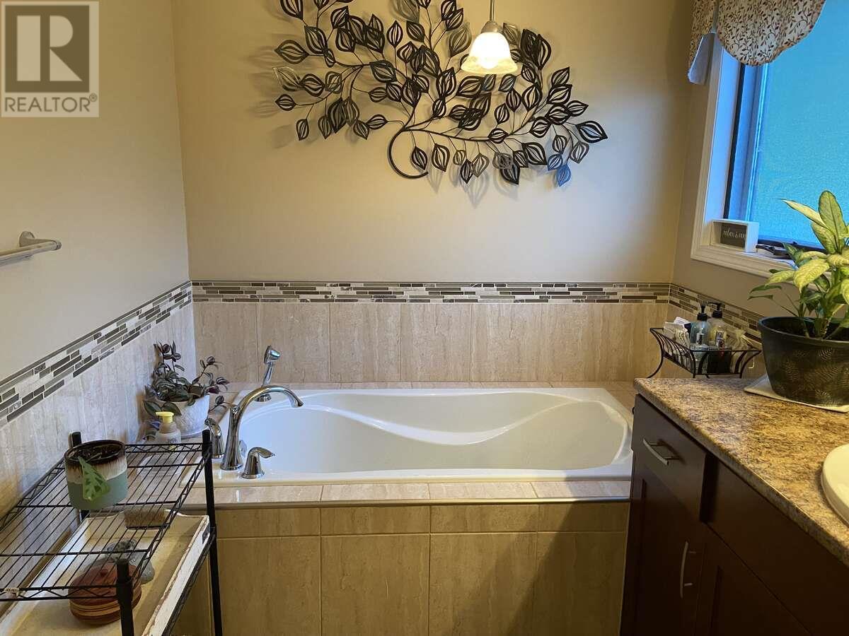 27 Preston Crescent, Enderby