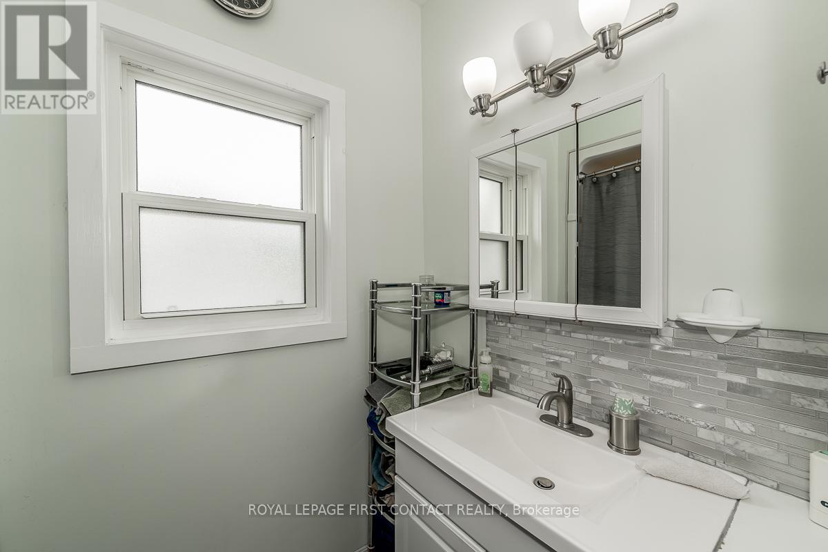 Photo 10 of 7424 County Rd 91 Road, Clearview ON