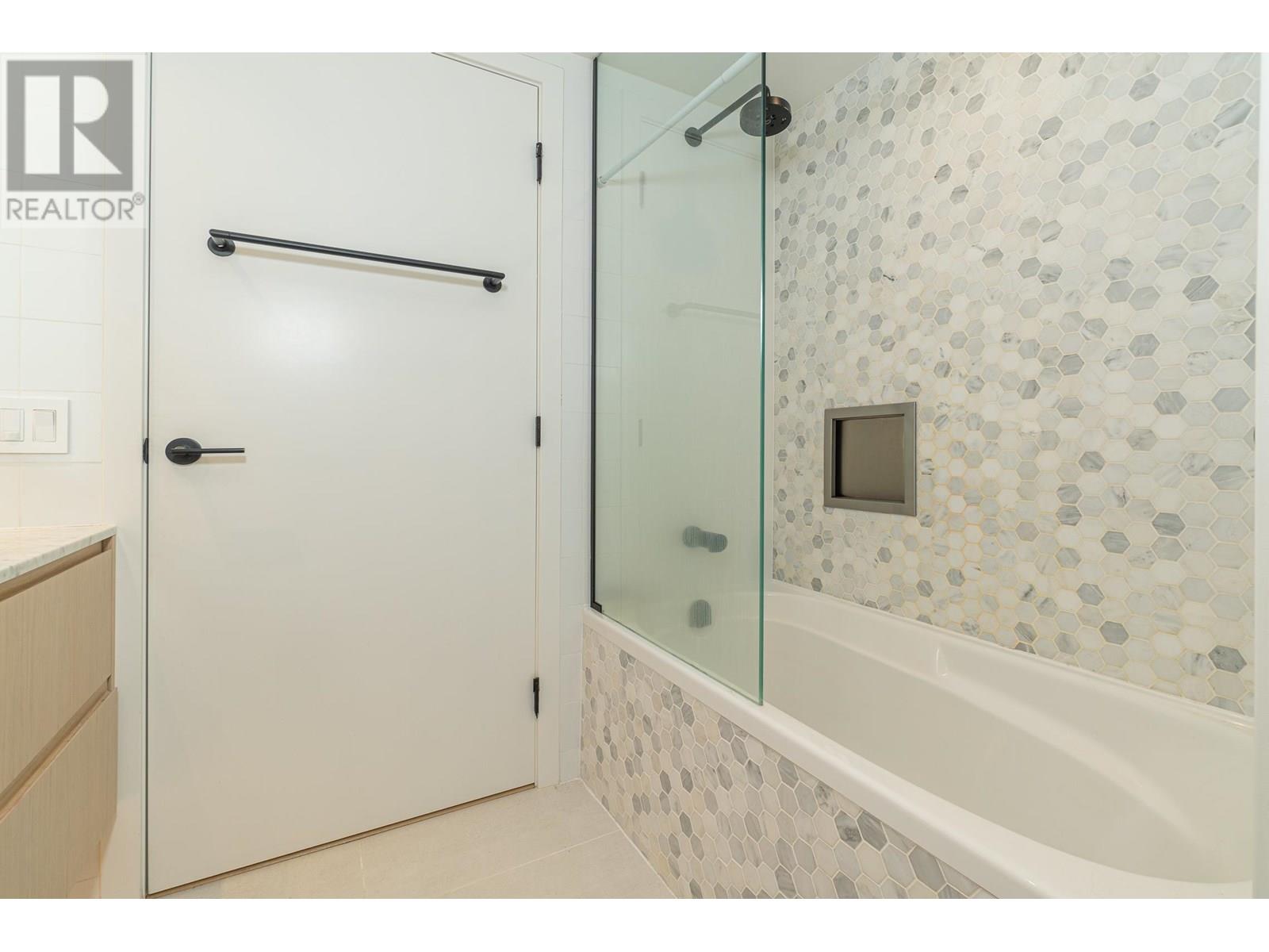 Photo 2 of 505 1180 Broughton Street, Vancouver BC