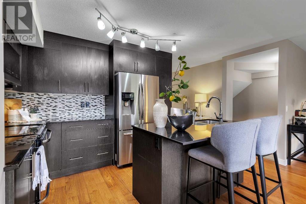 23 WEST COACH Manor SW, Calgary, Alberta