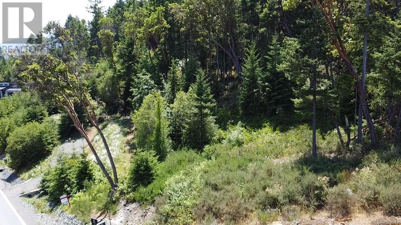 Photo 2 of 5025 Broad Ridge Pl, Lantzville BC