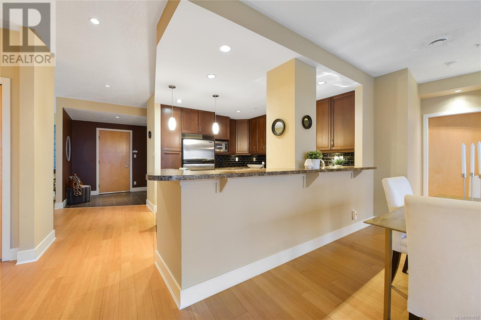 Photo 13 of 505 5332 Sayward Hill Cres, Saanich BC