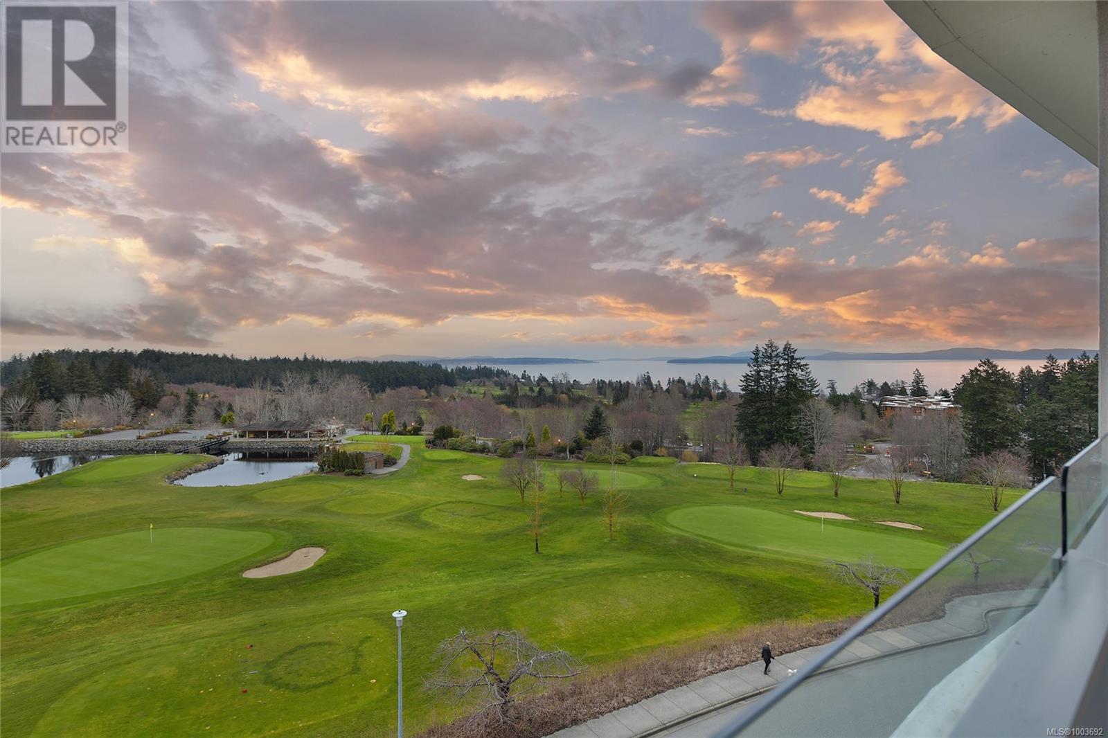 Photo 23 of 505 5332 Sayward Hill Cres, Saanich BC