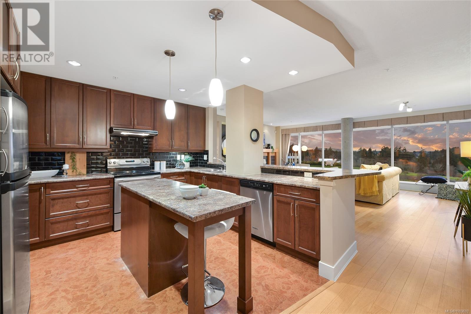 Photo 29 of 505 5332 Sayward Hill Cres, Saanich BC