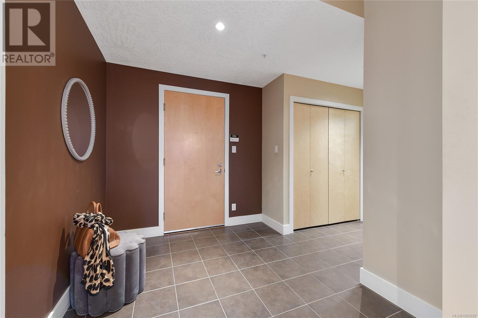 Photo 3 of 505 5332 Sayward Hill Cres, Saanich BC