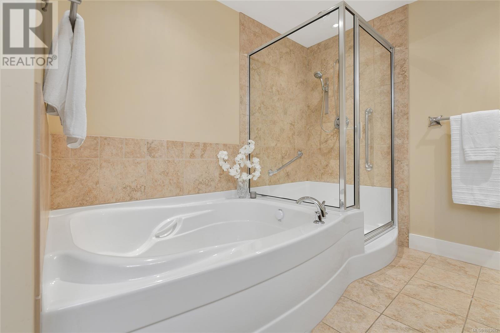 Photo 35 of 505 5332 Sayward Hill Cres, Saanich BC