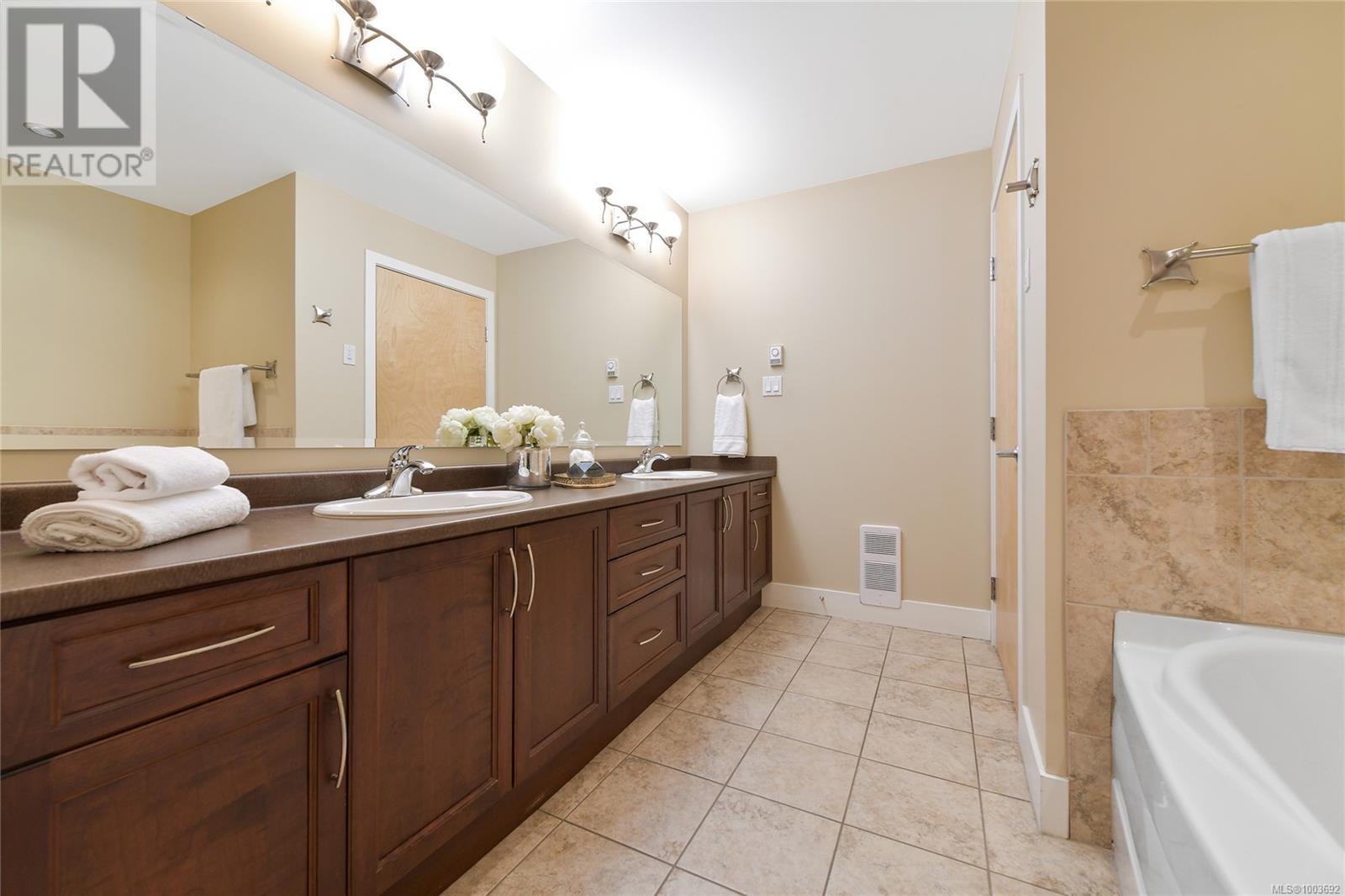Photo 38 of 505 5332 Sayward Hill Cres, Saanich BC