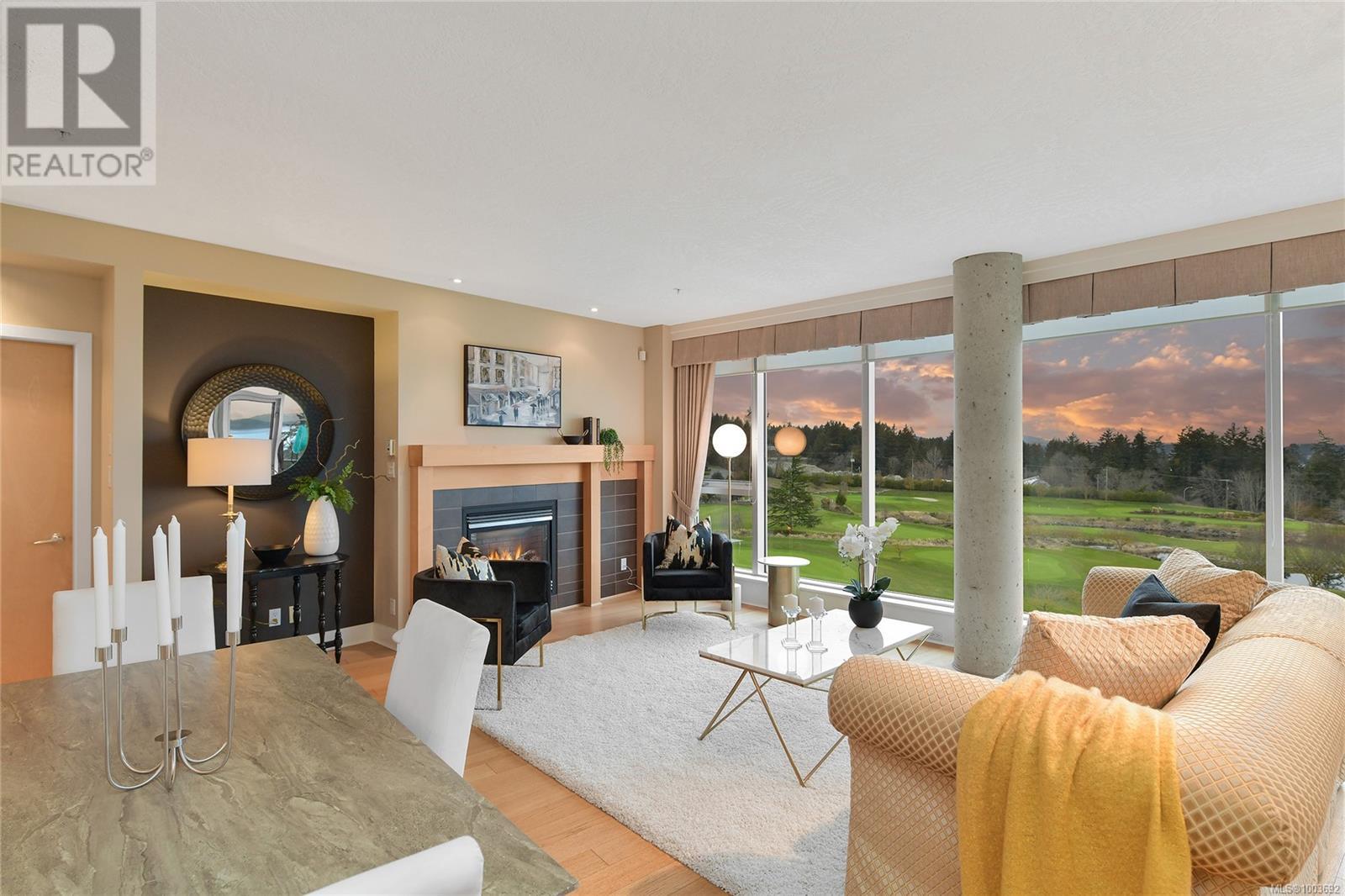 Photo 4 of 505 5332 Sayward Hill Cres, Saanich BC