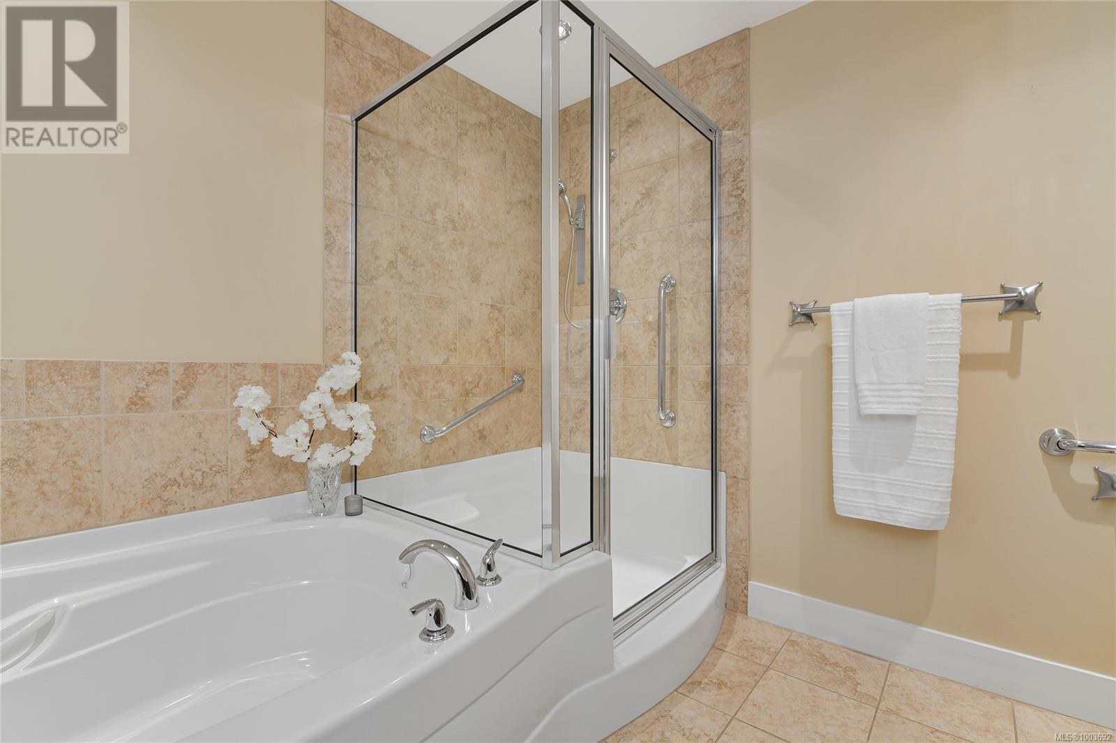 Photo 44 of 505 5332 Sayward Hill Cres, Saanich BC