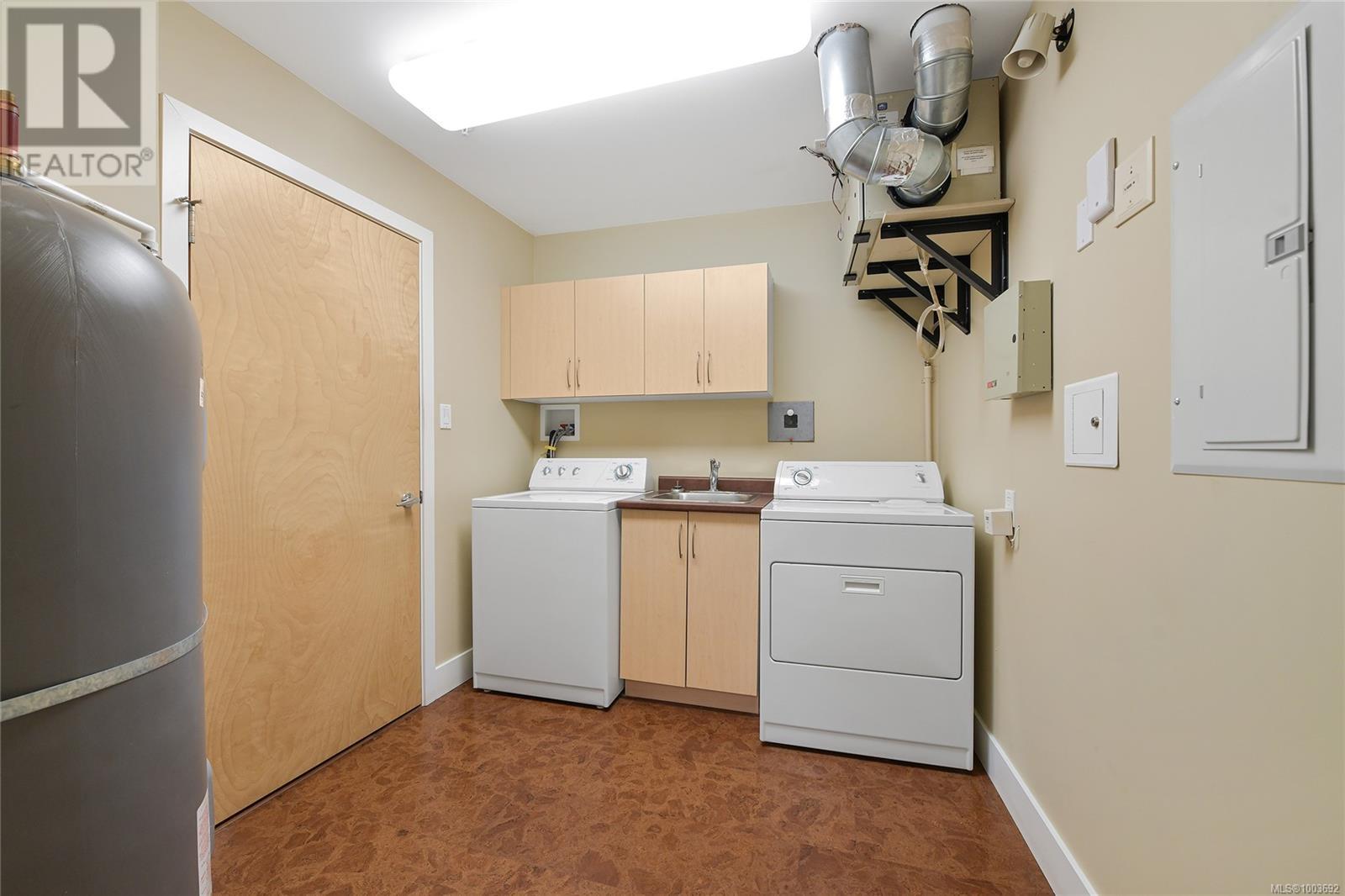 Photo 54 of 505 5332 Sayward Hill Cres, Saanich BC