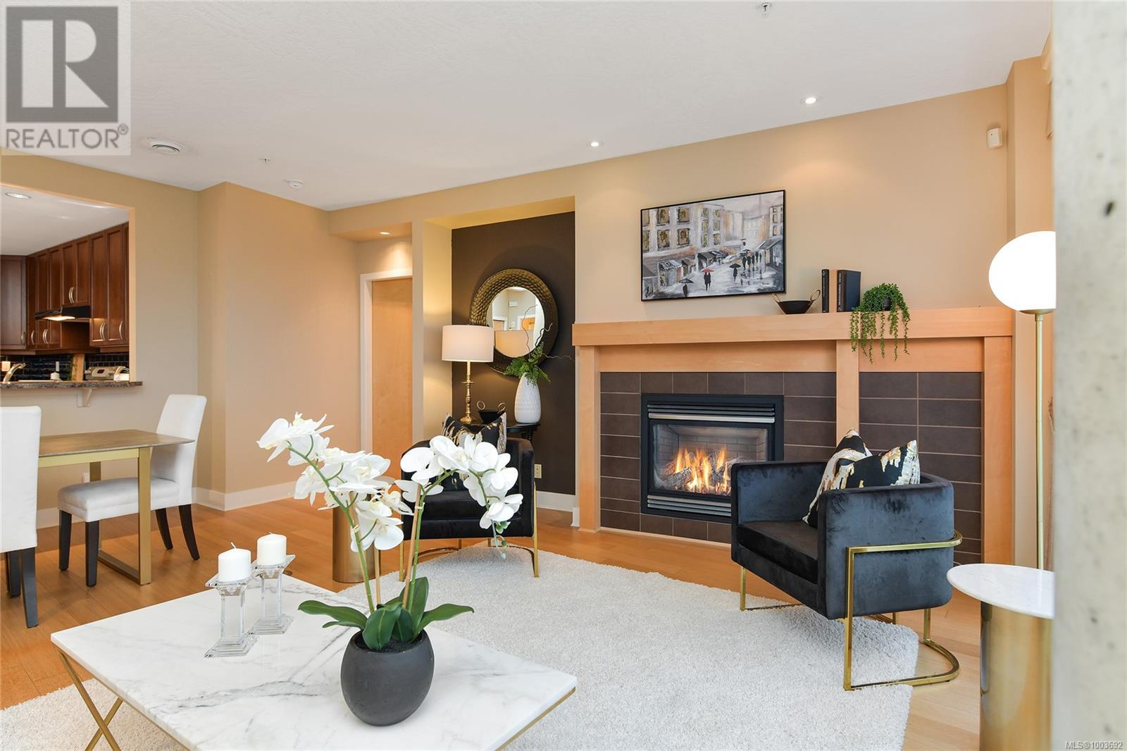 Photo 6 of 505 5332 Sayward Hill Cres, Saanich BC