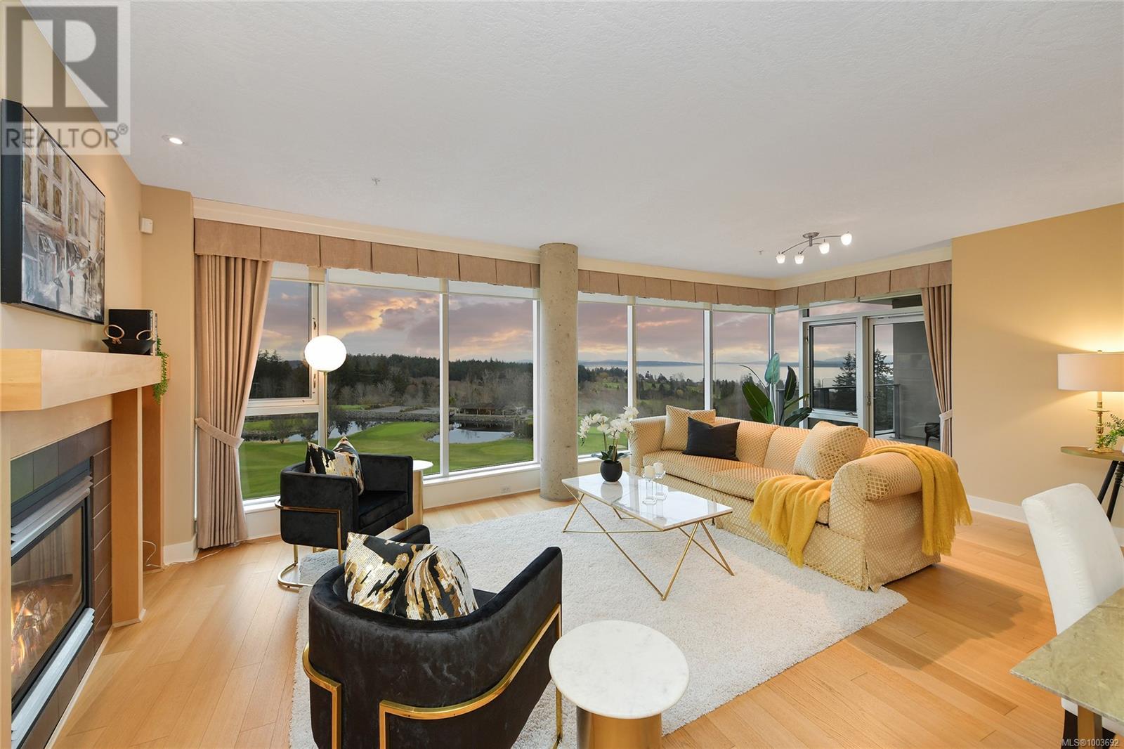 Photo 8 of 505 5332 Sayward Hill Cres, Saanich BC
