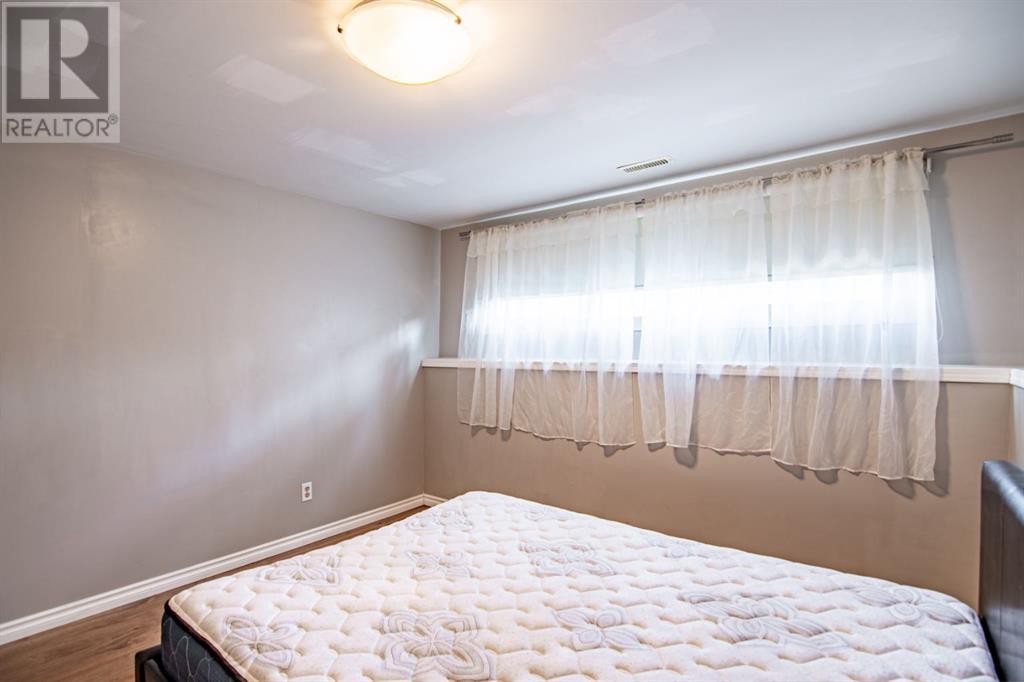 Photo 8 of 44 Oyen Crescent, Red Deer AB
