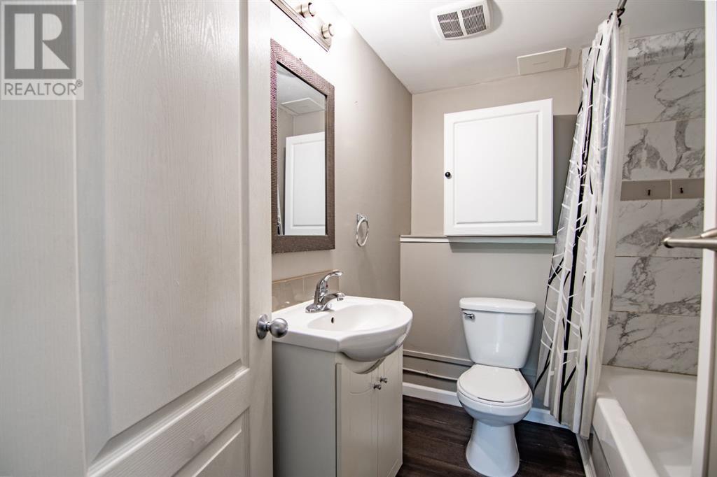 Photo 1 of 44 Oyen Crescent, Red Deer AB
