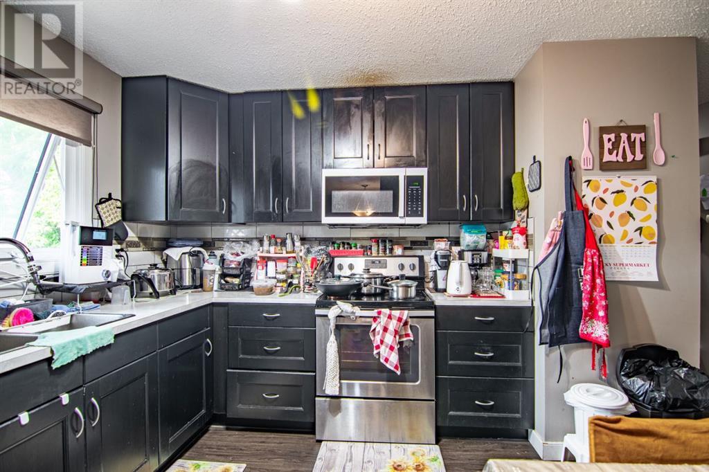Photo 18 of 44 Oyen Crescent, Red Deer AB
