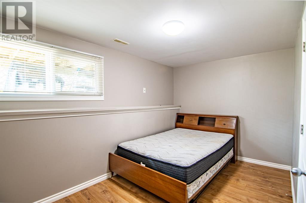 Photo 3 of 44 Oyen Crescent, Red Deer AB