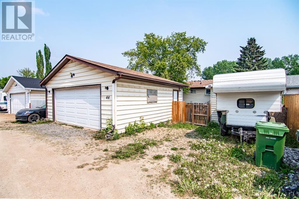 Photo 42 of 44 Oyen Crescent, Red Deer AB