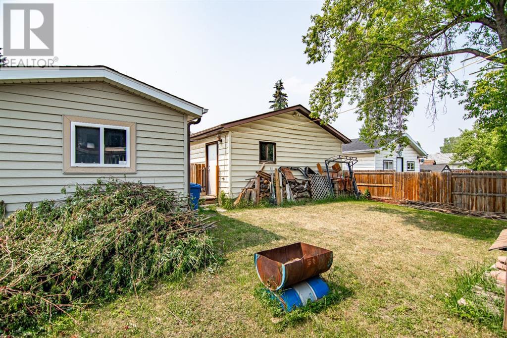 Photo 12 of 44 Oyen Crescent, Red Deer AB