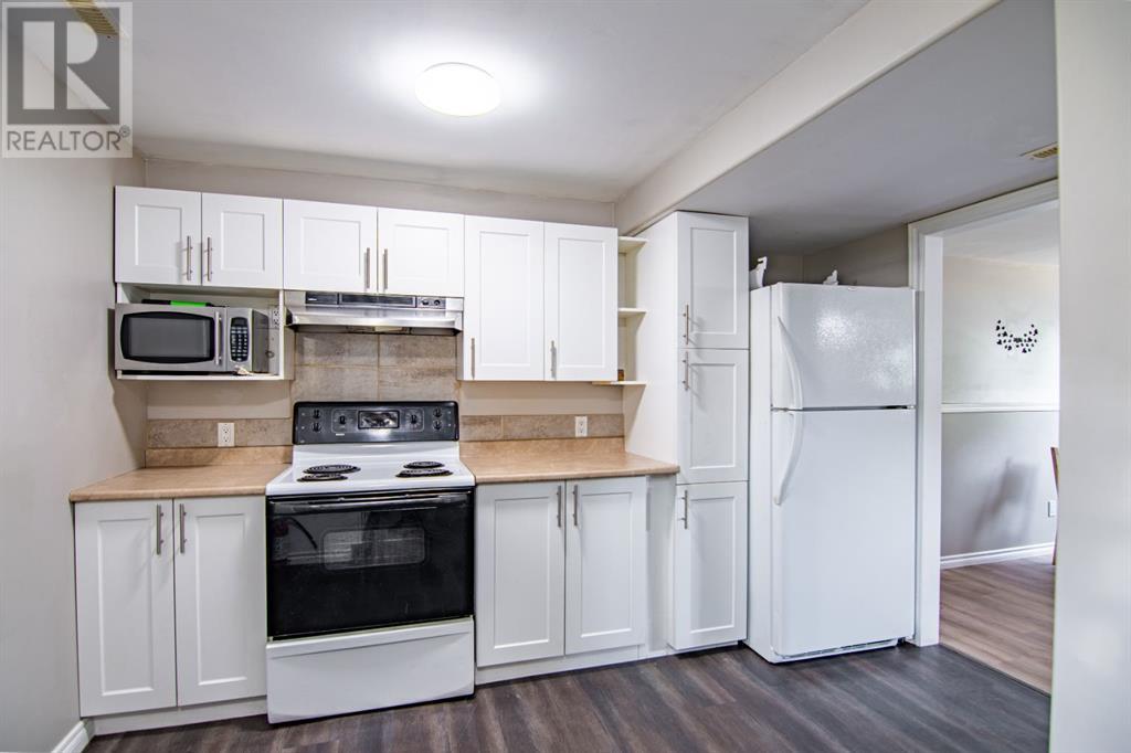 Photo 11 of 44 Oyen Crescent, Red Deer AB