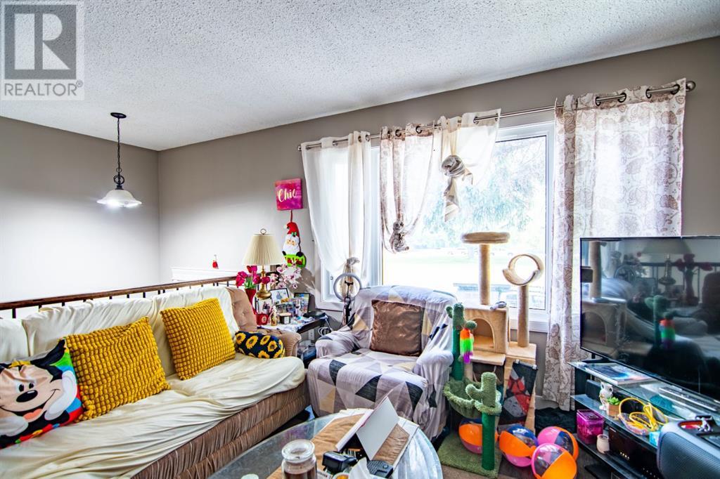 Photo 14 of 44 Oyen Crescent, Red Deer AB