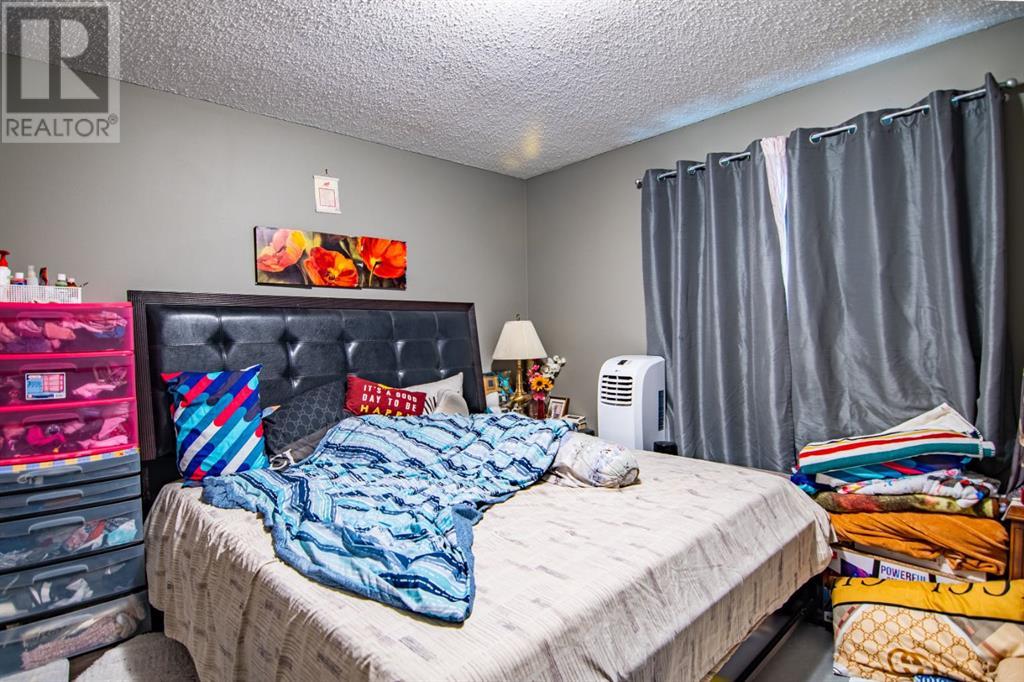 Photo 39 of 44 Oyen Crescent, Red Deer AB