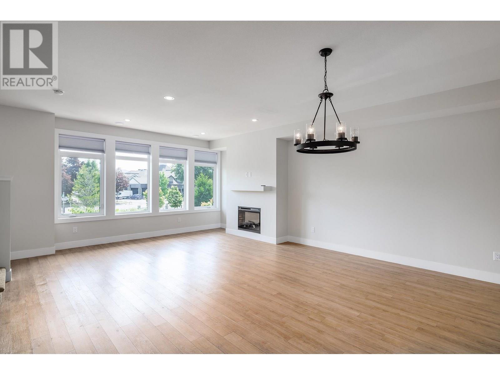 Photo 3 of 1102 Cameron Avenue Unit 3, Kelowna BC