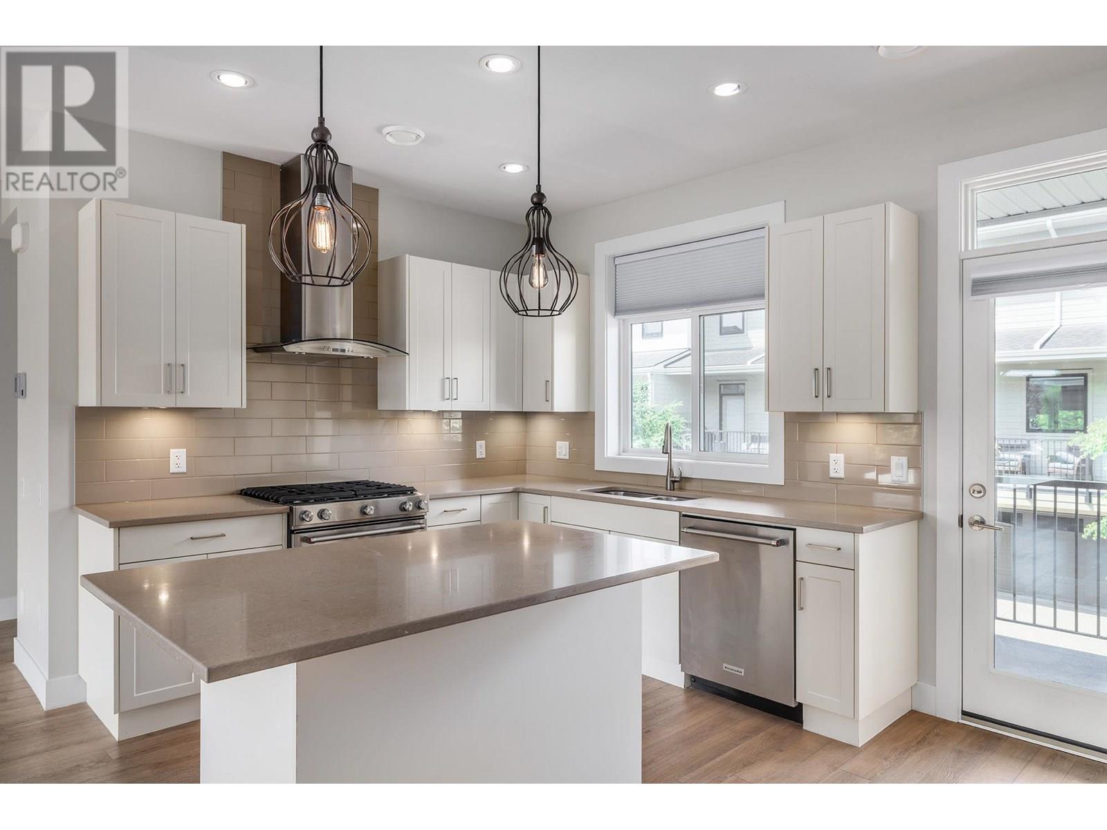 Photo 7 of 1102 Cameron Avenue Unit 3, Kelowna BC