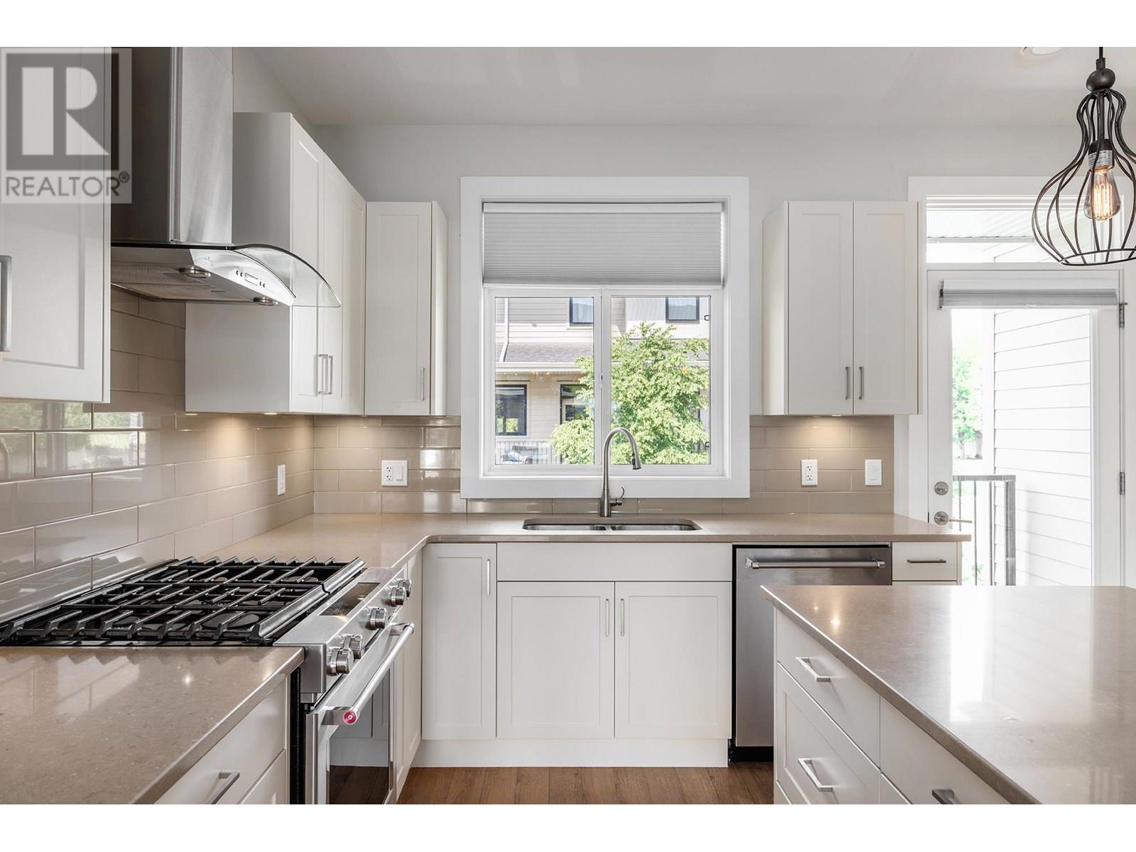 Photo 8 of 1102 Cameron Avenue Unit 3, Kelowna BC
