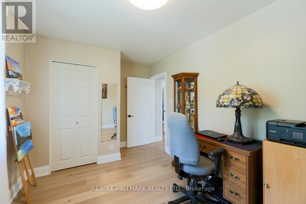 Single Family House Bungalow for Sale in  NEWPORT AVENUE Toronto (Oakridge) 