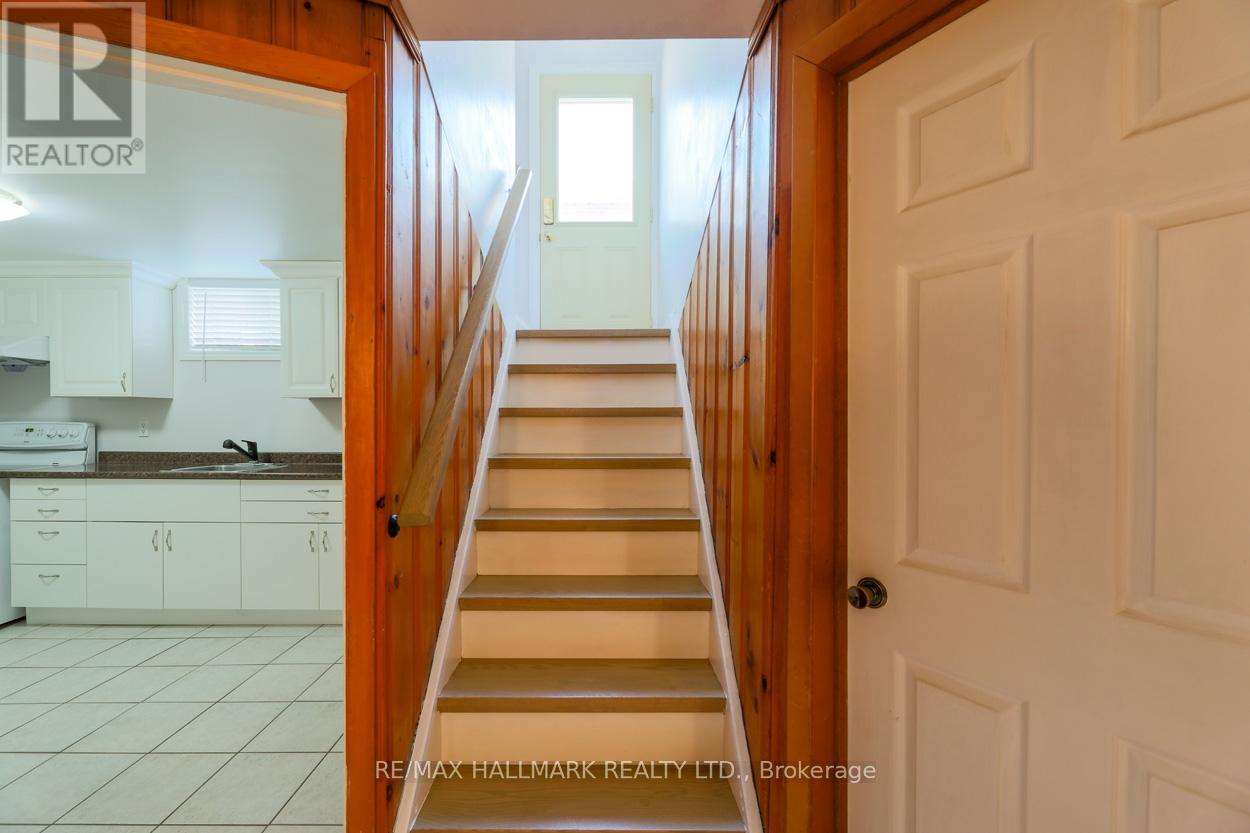 Single Family House Bungalow for Sale in  NEWPORT AVENUE Toronto (Oakridge) 