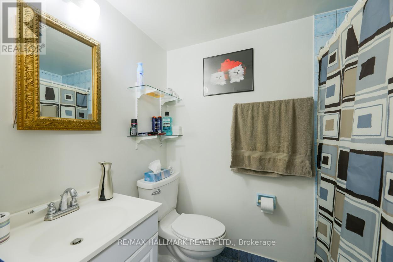 Single Family House Bungalow for Sale in  NEWPORT AVENUE Toronto (Oakridge) 