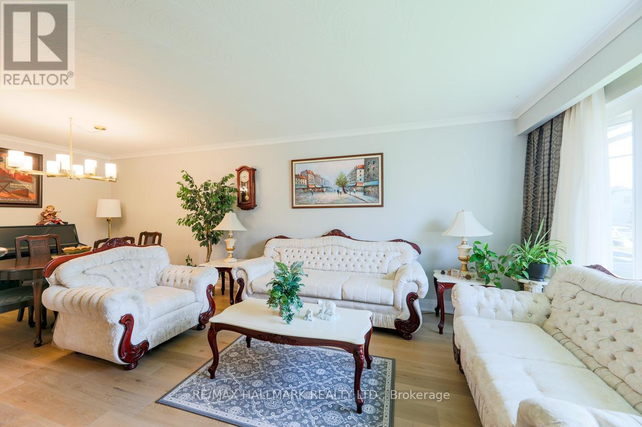 Single Family House Bungalow for Sale in  NEWPORT AVENUE Toronto (Oakridge) 