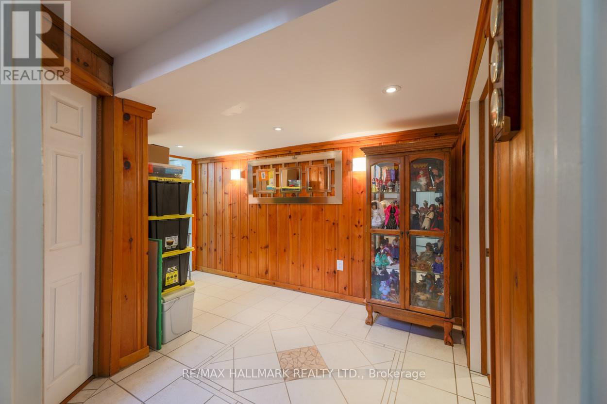 Single Family House Bungalow for Sale in  NEWPORT AVENUE Toronto (Oakridge) 