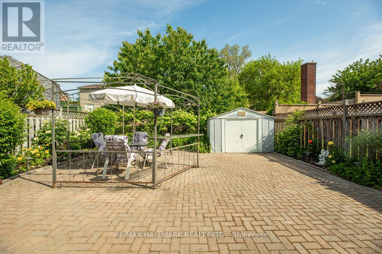 Single Family House Bungalow for Sale in  NEWPORT AVENUE Toronto (Oakridge) 