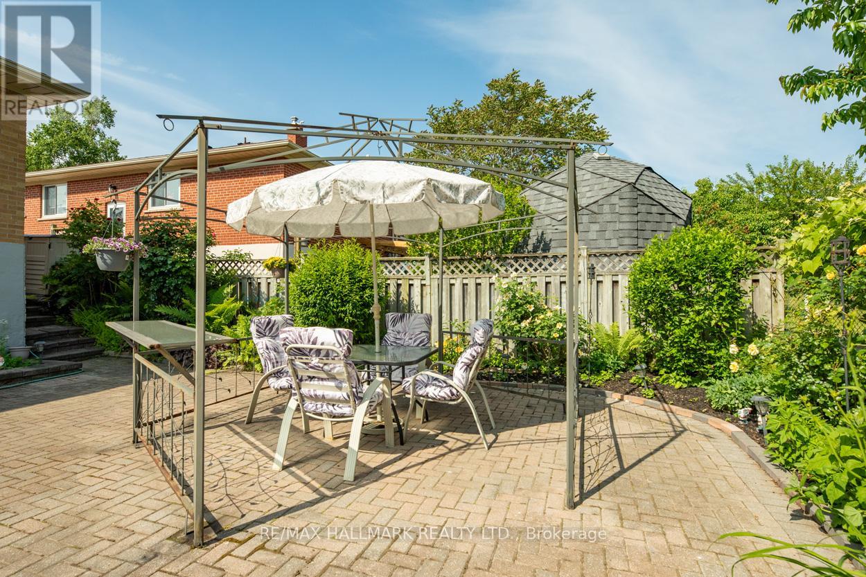 Single Family House Bungalow for Sale in  NEWPORT AVENUE Toronto (Oakridge) 