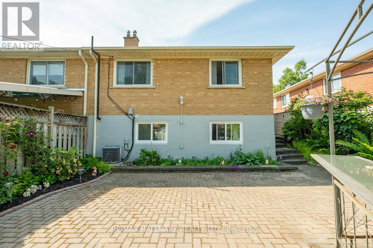 Single Family House Bungalow for Sale in  NEWPORT AVENUE Toronto (Oakridge) 