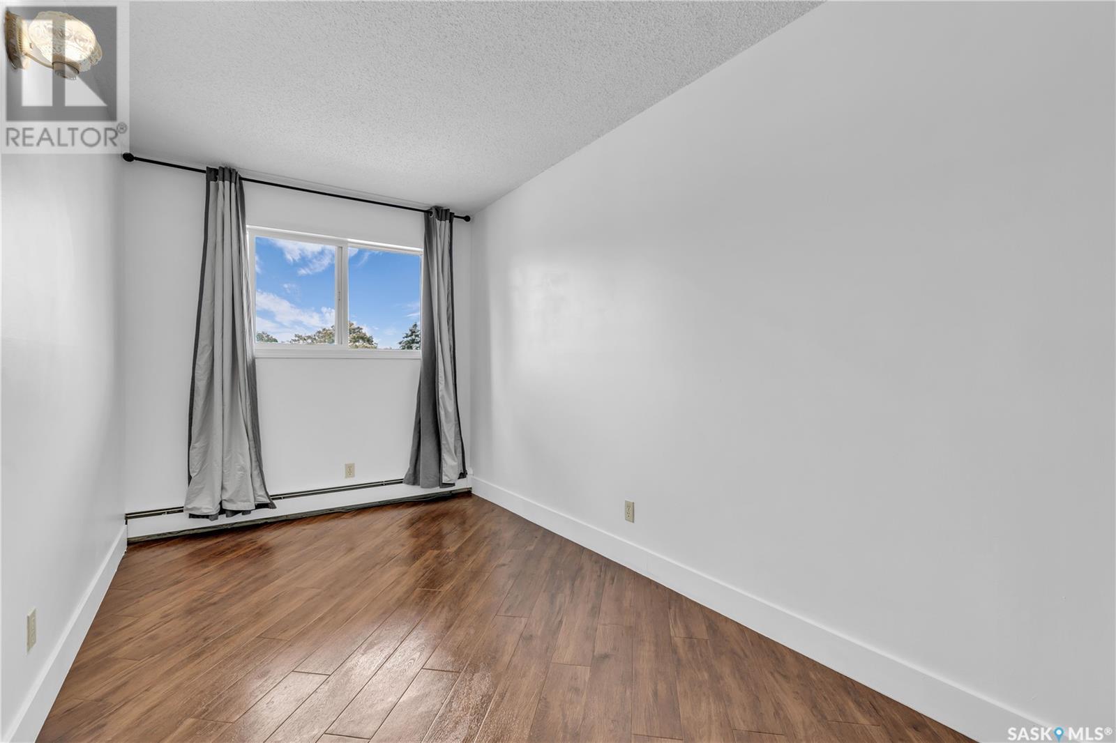 Single Family House Low rise for Sale in   Tait CRESCENT Saskatoon 