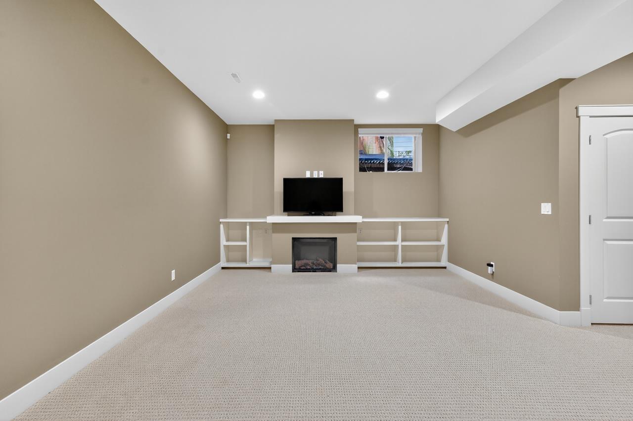 Photo 10 of 14208 36 A Avenue, Surrey BC