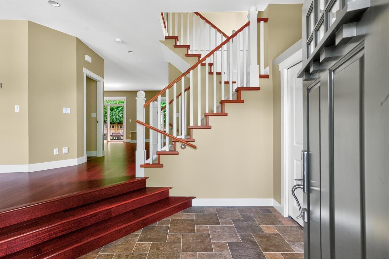 Photo 5 of 14208 36 A Avenue, Surrey BC