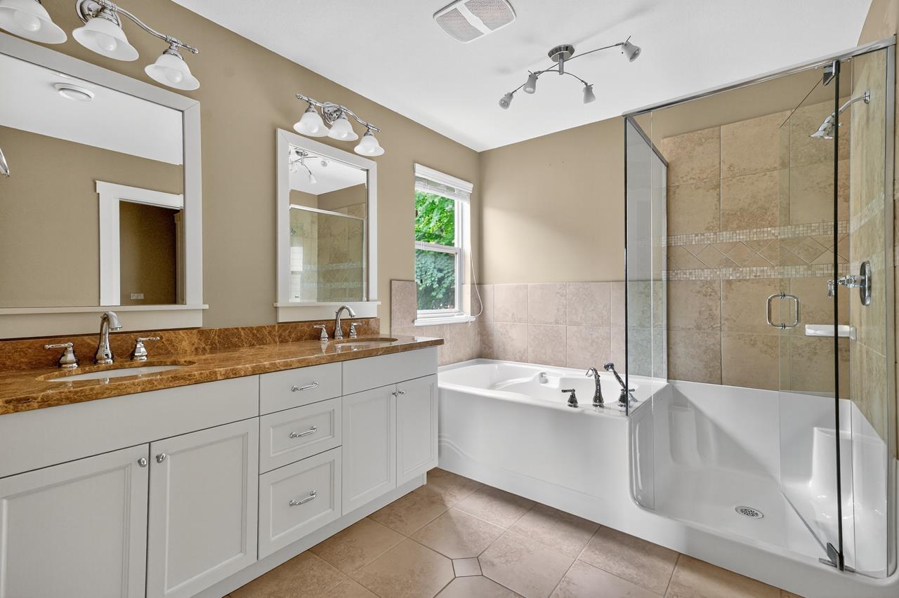 Photo 12 of 14208 36 A Avenue, Surrey BC