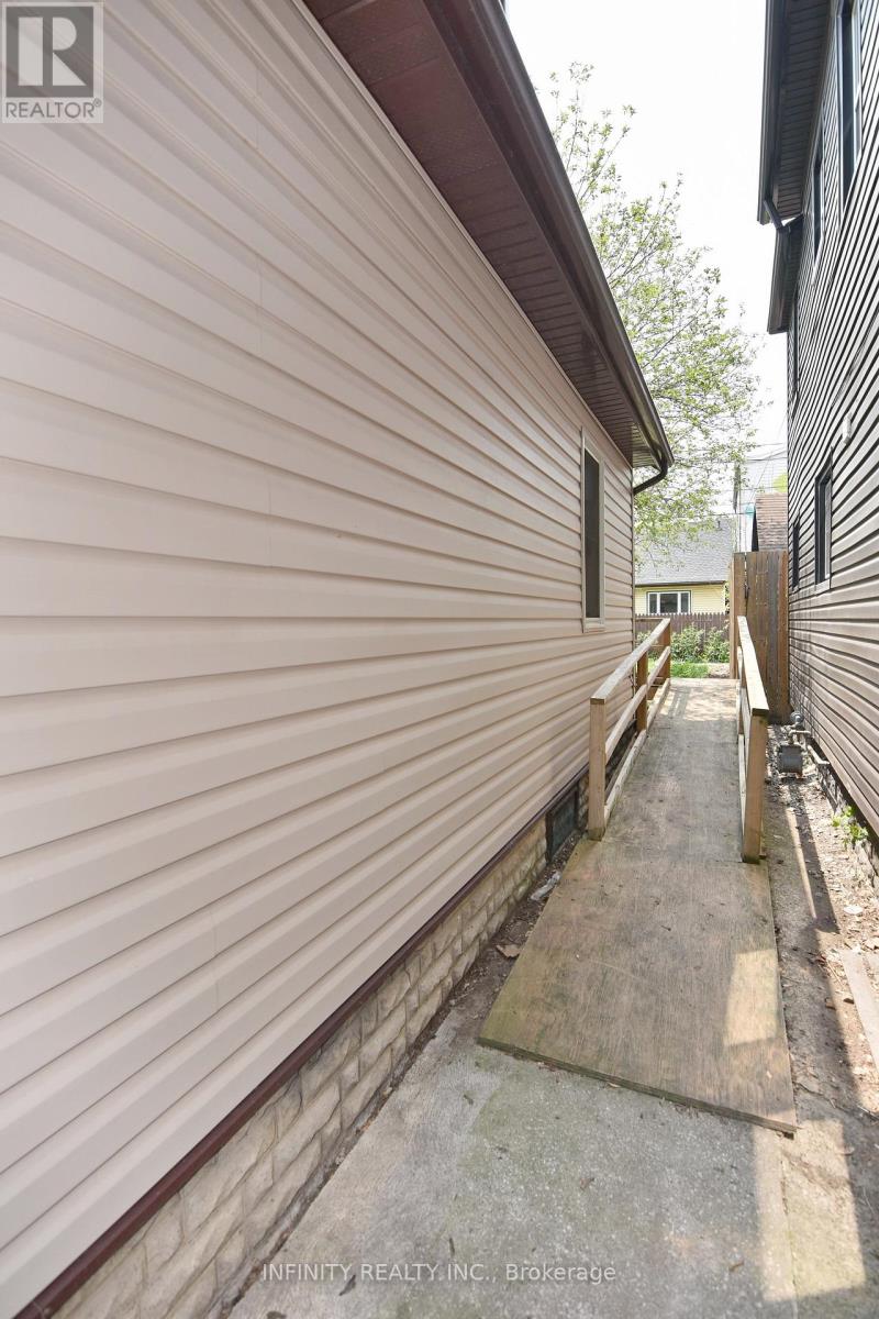 Photo 14 of 1017 Henry Ford Centre Drive, Windsor ON