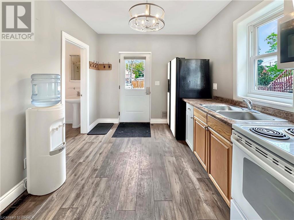 Photo 11 of 273 Brant Avenue, Brantford ON