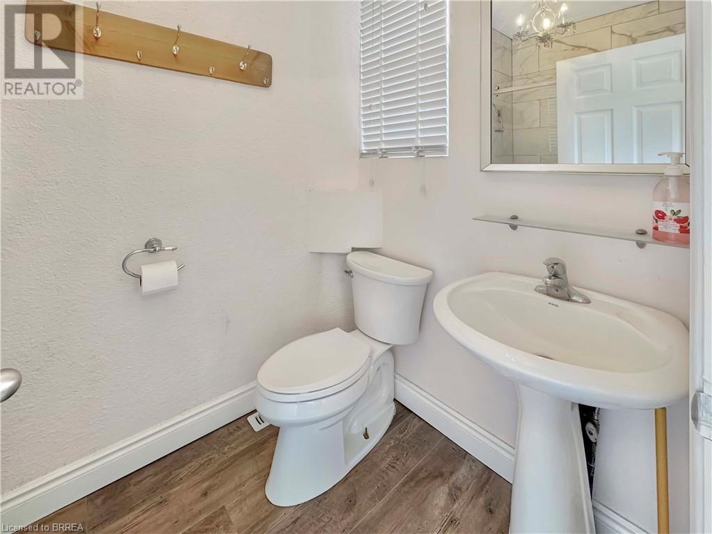 Photo 14 of 273 Brant Avenue, Brantford ON