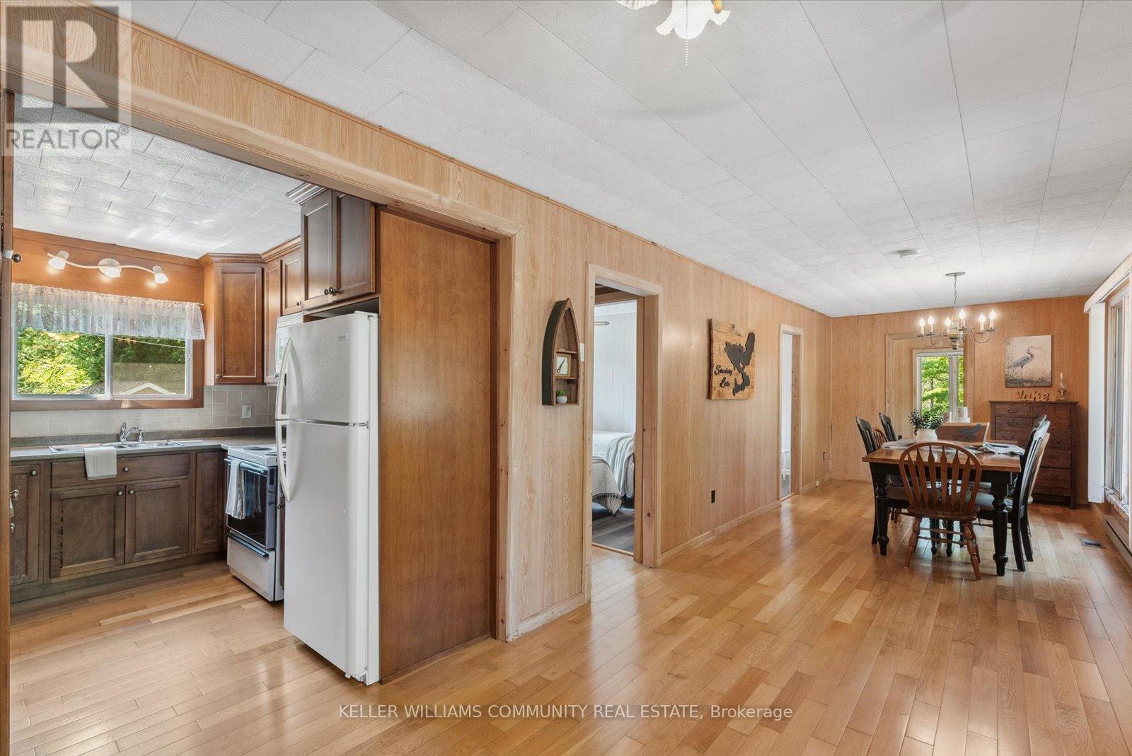 Photo 12 of 303 Maple Landing Lane, Tudor And Cashel ON
