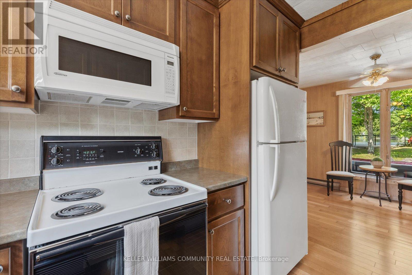 Photo 16 of 303 Maple Landing Lane, Tudor And Cashel ON