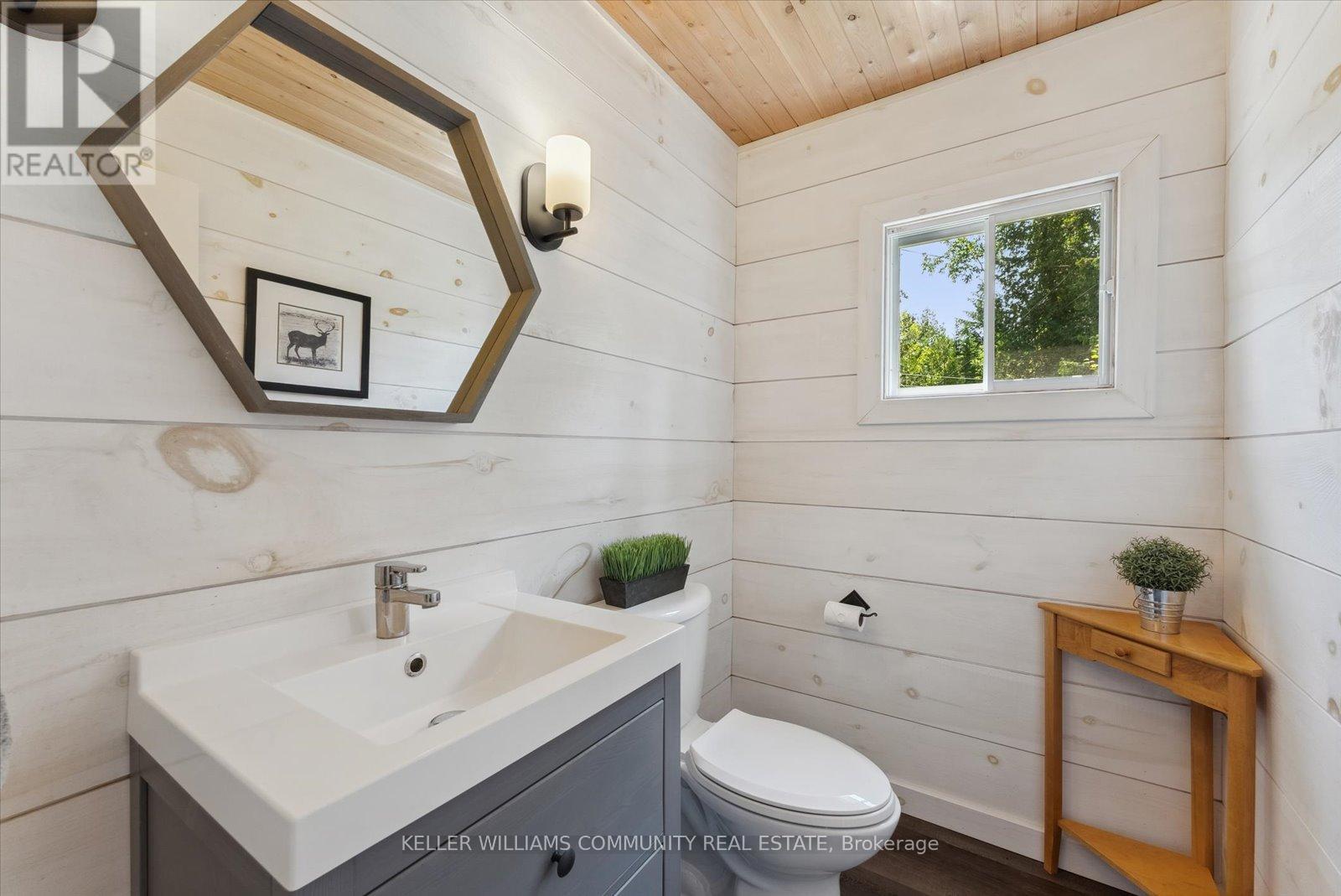 Photo 20 of 303 Maple Landing Lane, Tudor And Cashel ON