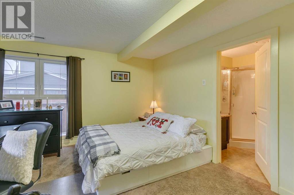 Multi-family House for Sale in  Mckinnon Drive NE Mayland Heights Calgary 