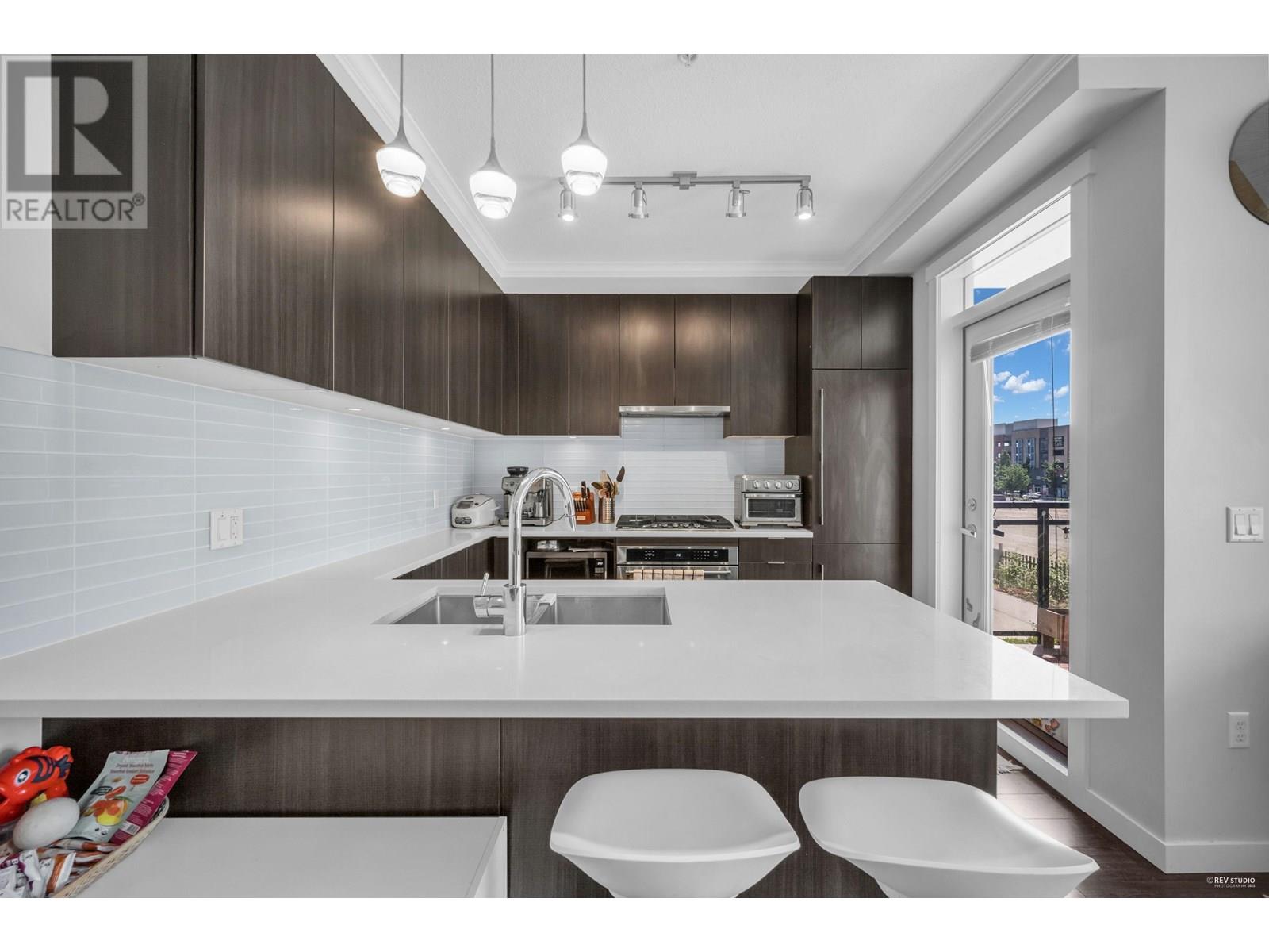 Photo 10 of 211 9366 Tomicki Avenue, Richmond BC