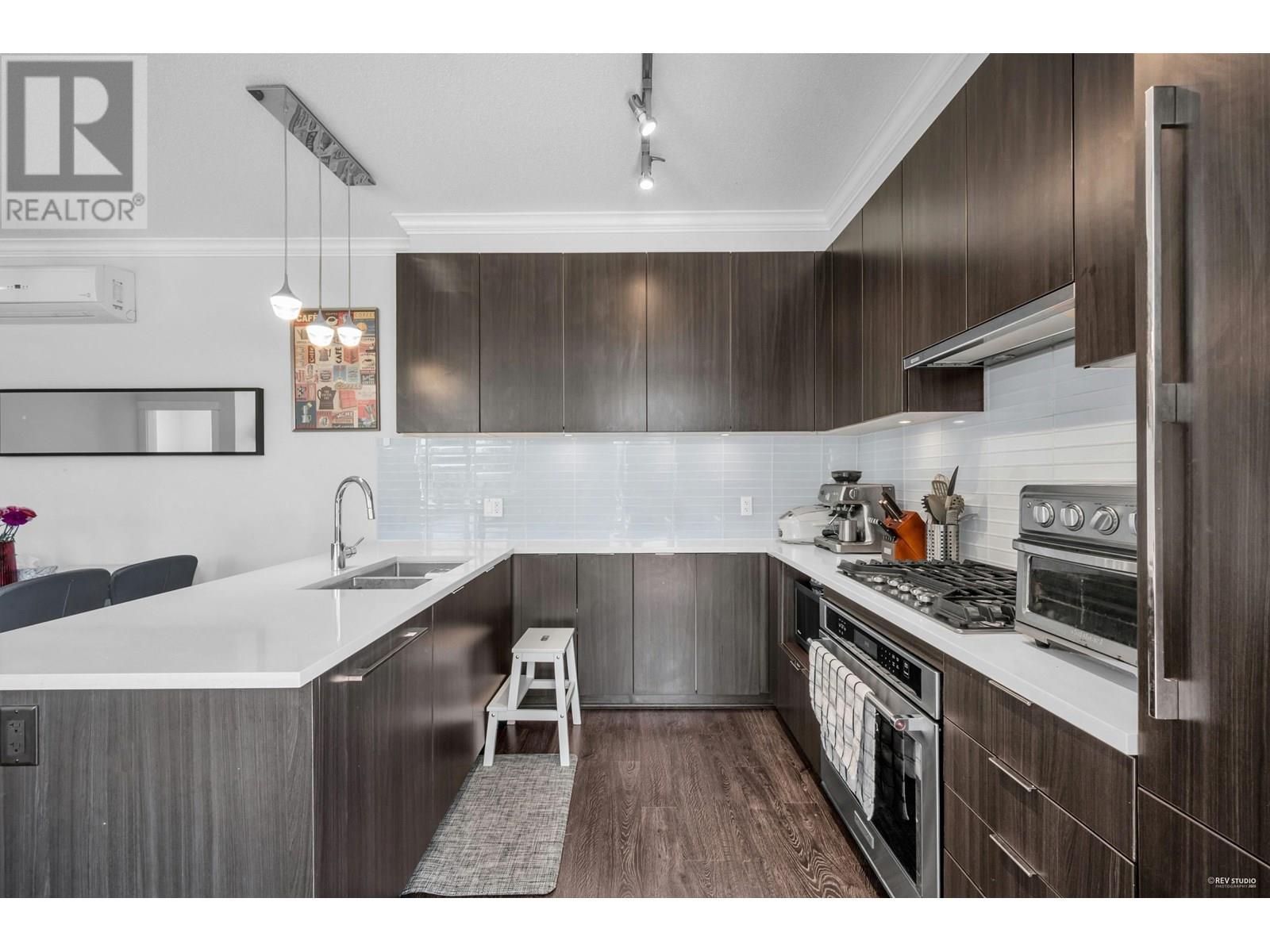 Photo 11 of 211 9366 Tomicki Avenue, Richmond BC