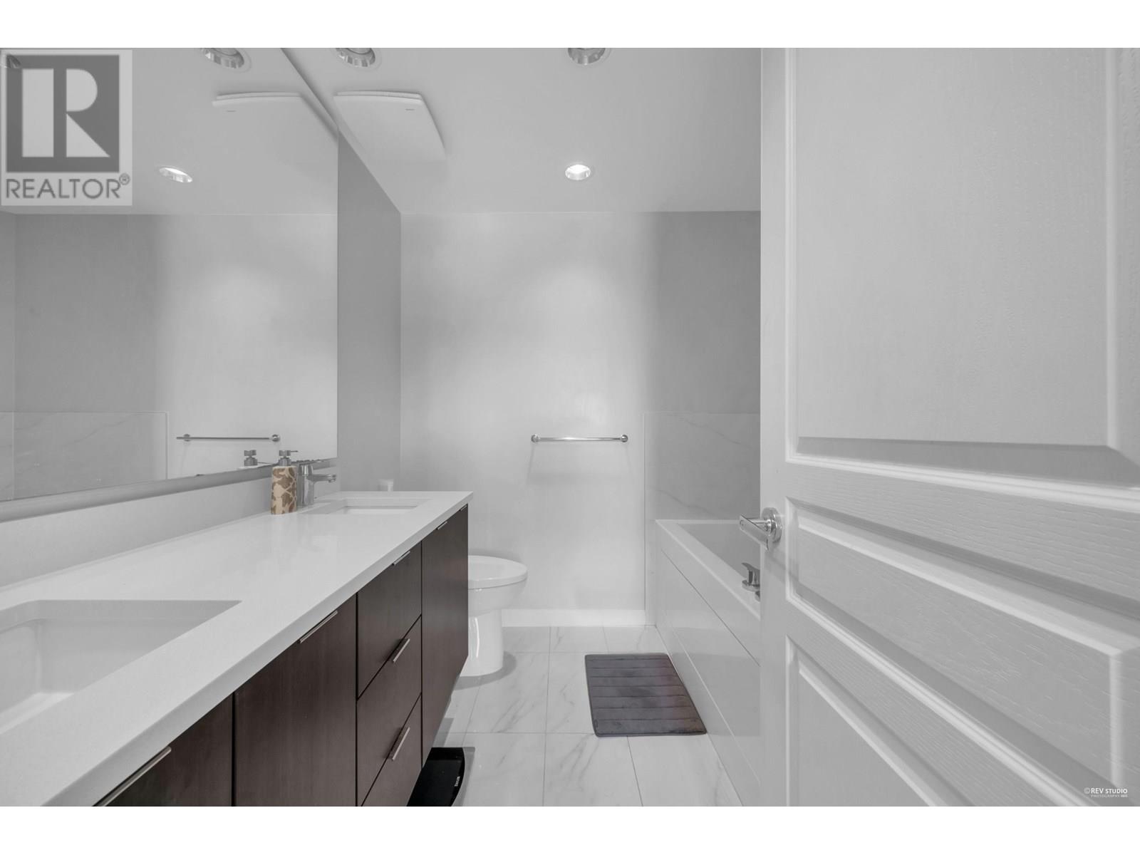 Photo 18 of 211 9366 Tomicki Avenue, Richmond BC